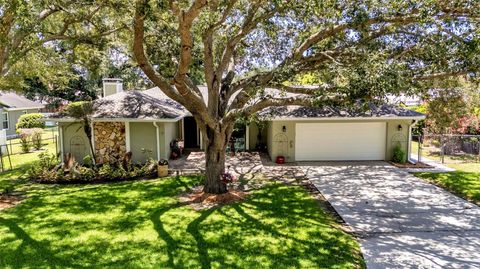 Photo of 422 Willow Run, Lakeland, FL 33813 (MLS # L4962954)