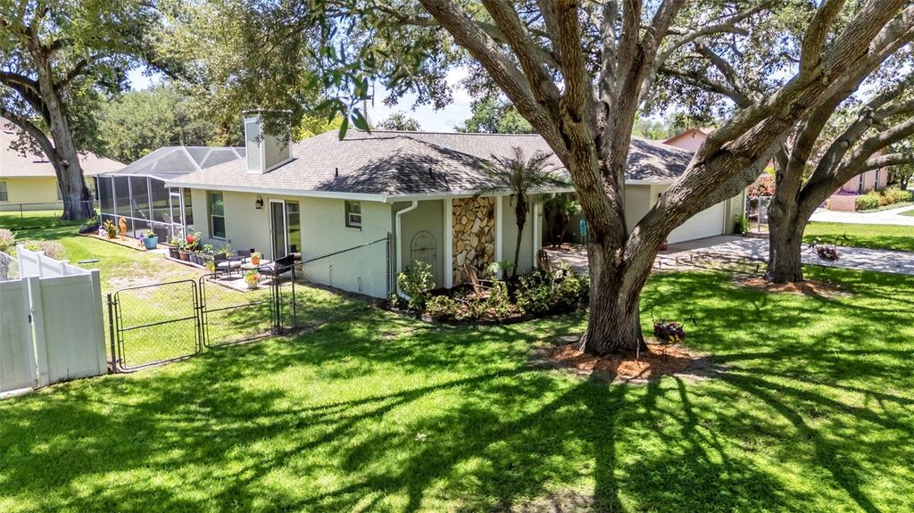 Photo of 422 Willow Run, Lakeland, FL 33813 (MLS # L4962954)