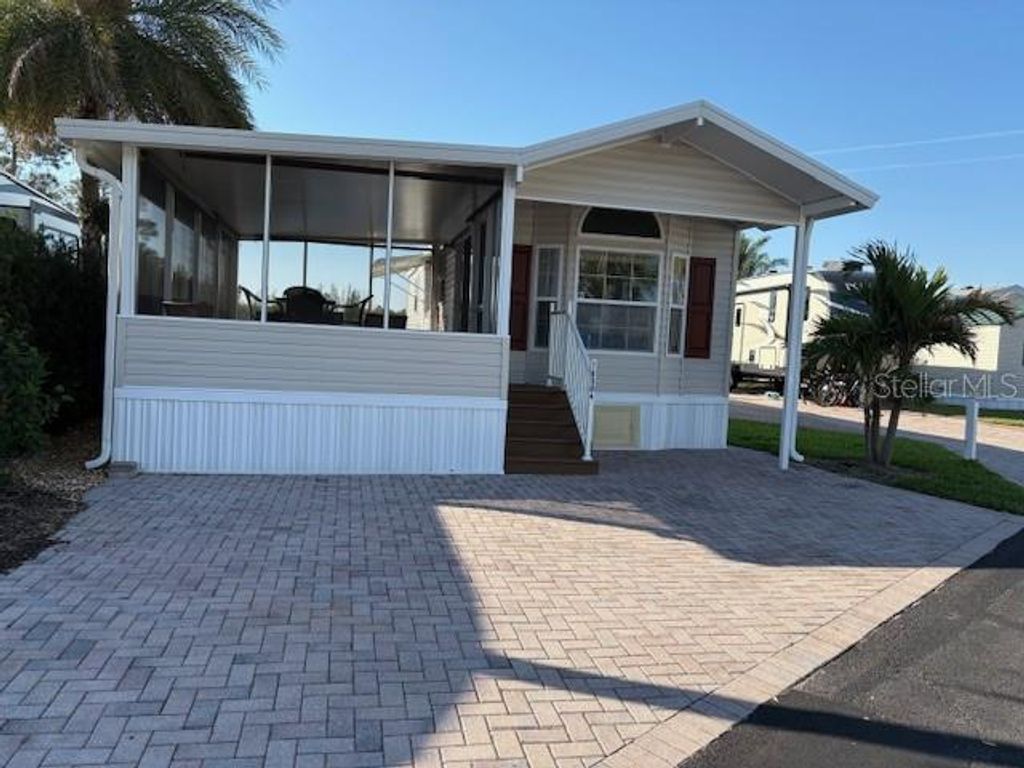 Photo of 16504 Sunshine Avenue, Clermont, FL 34714 (MLS # L4958944)