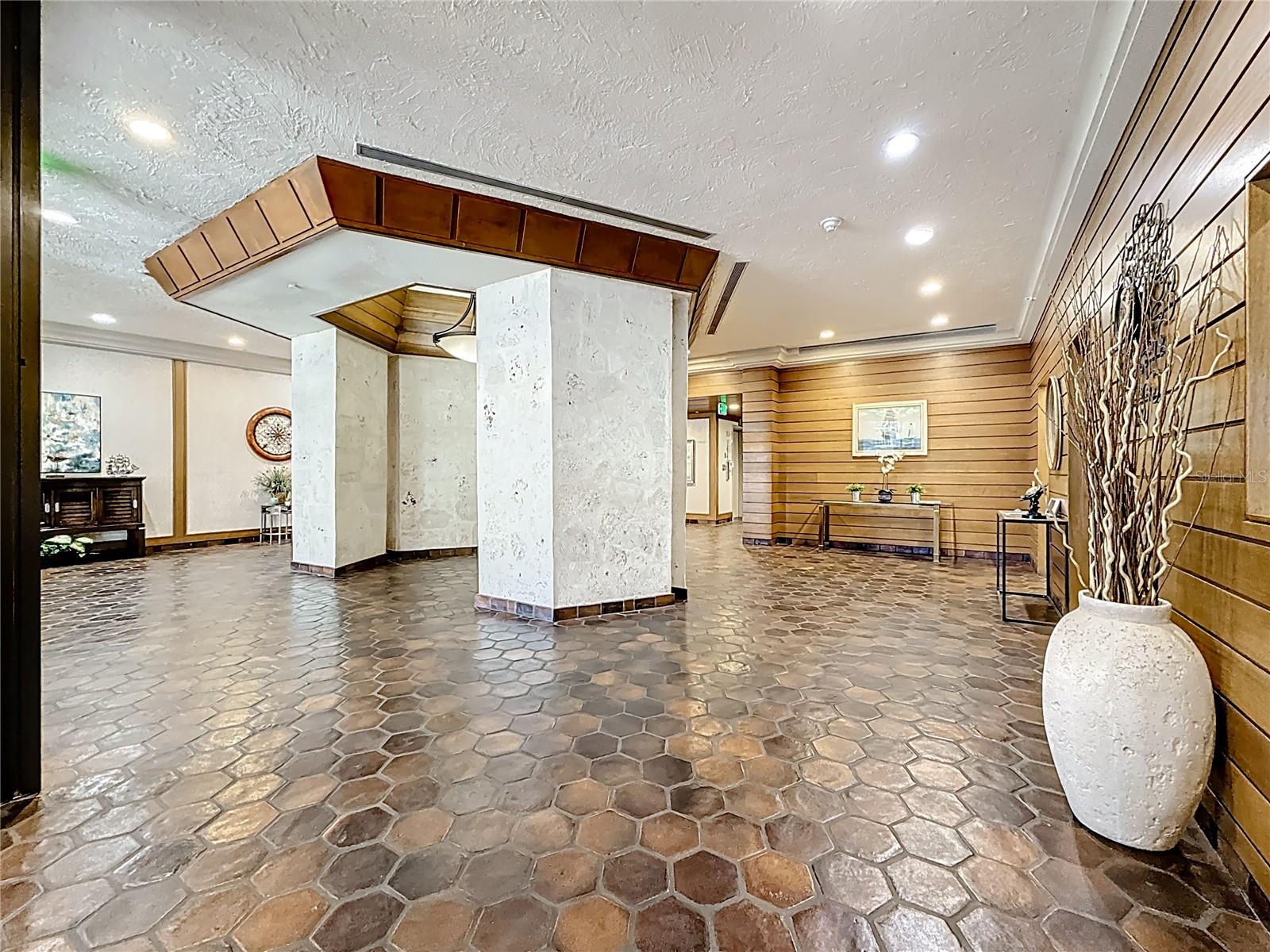 STARBOARD TOWER - Residential