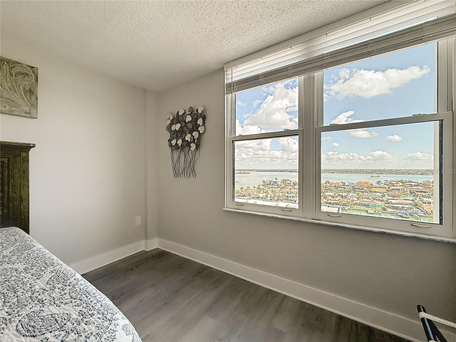 STARBOARD TOWER - Residential