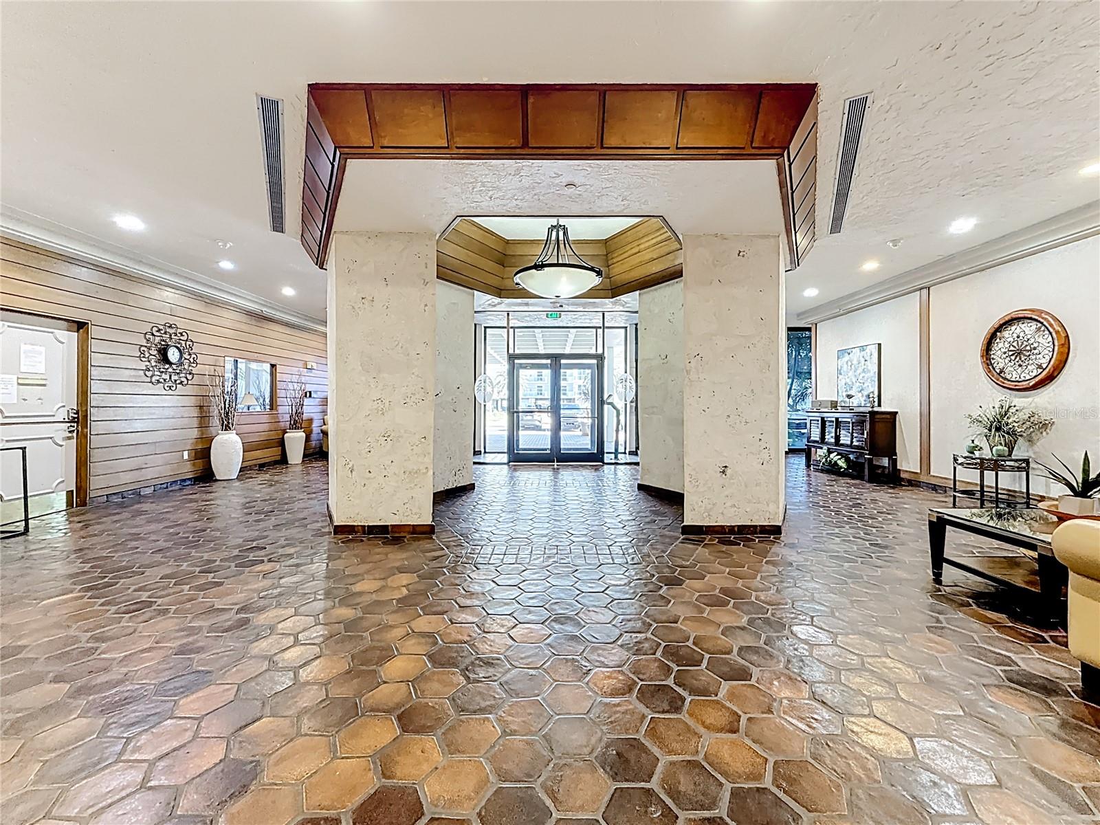 STARBOARD TOWER - Residential