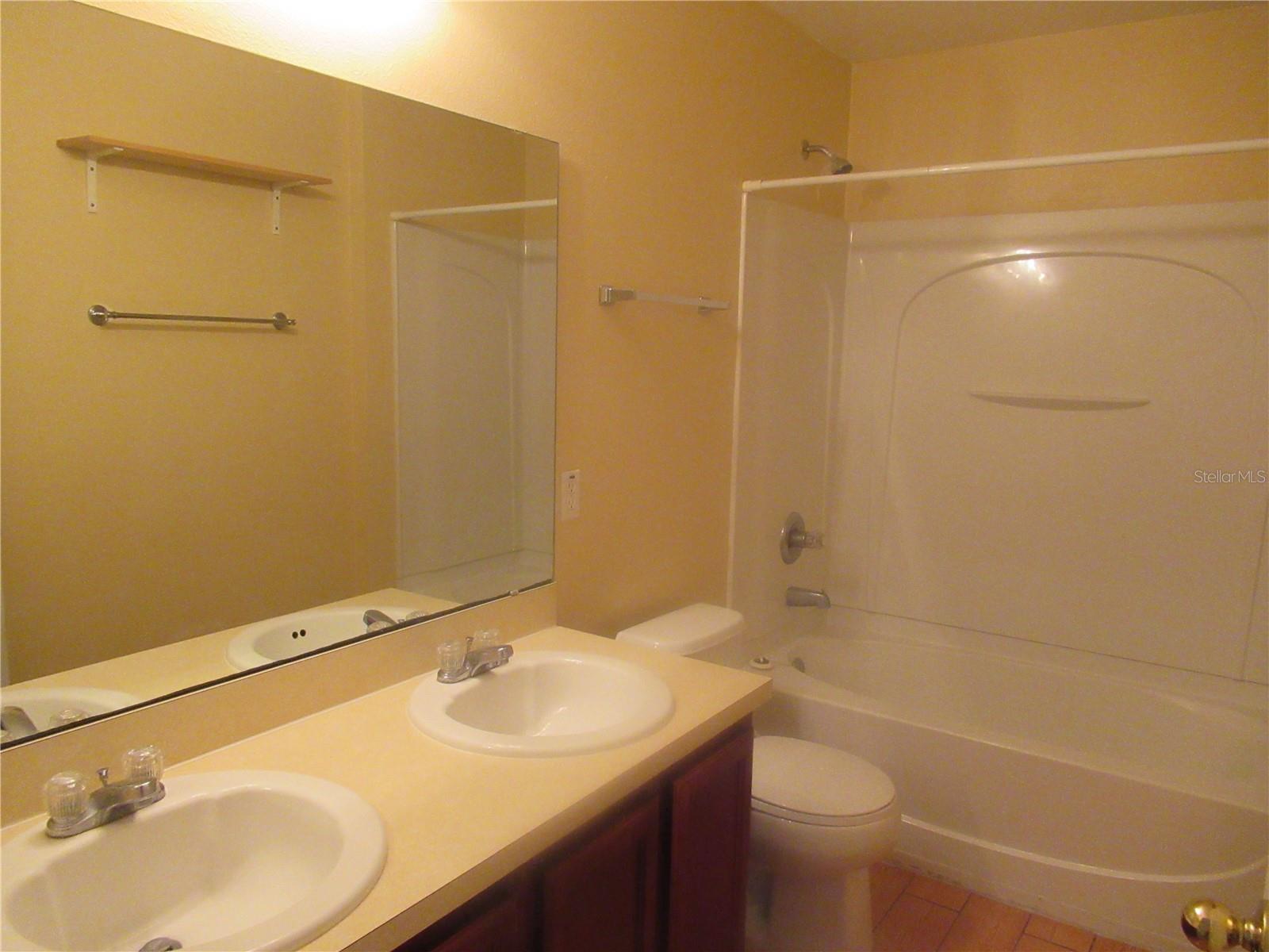 FOUR CORNERS PH 01 - Residential Lease