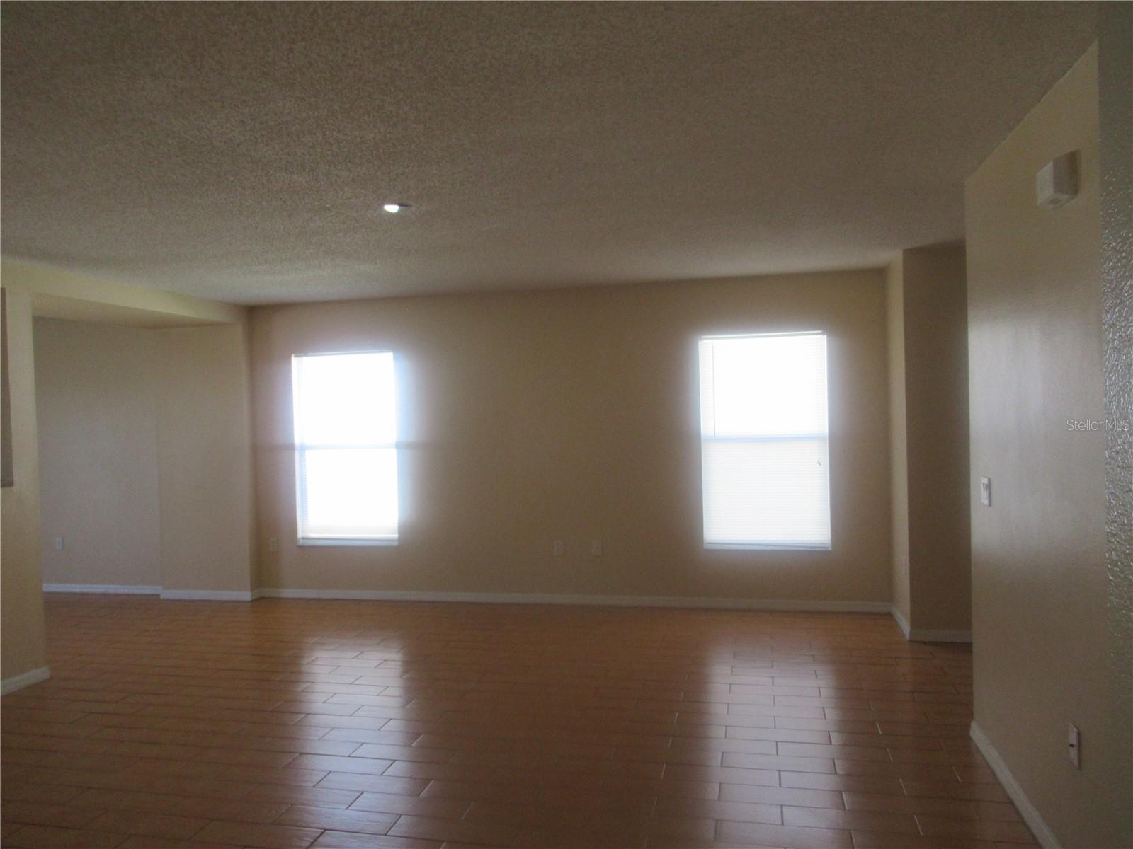 FOUR CORNERS PH 01 - Residential Lease