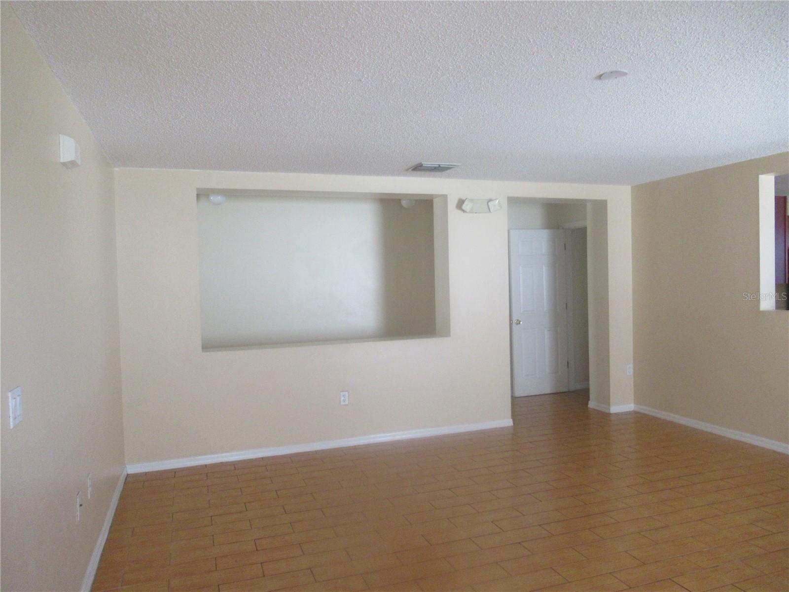 FOUR CORNERS PH 01 - Residential Lease