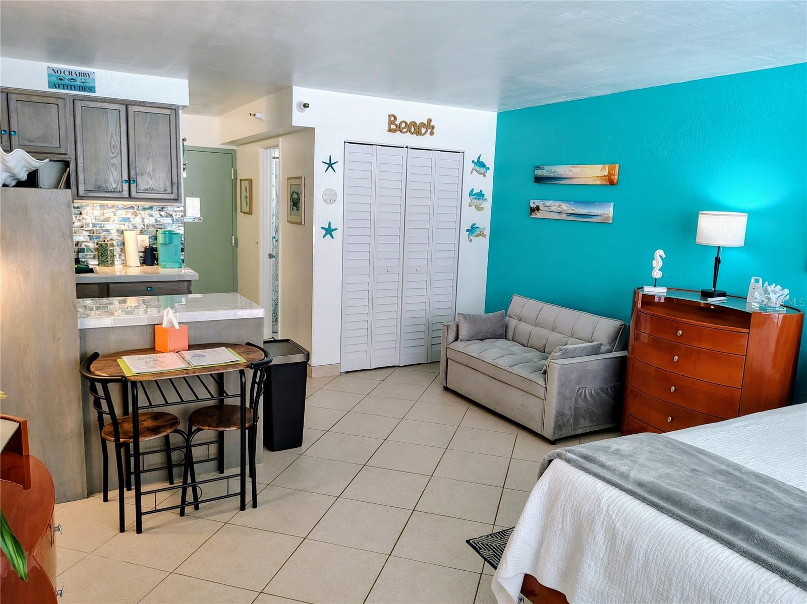 CASTAWAY BEACH RESORT CONDO - Residential