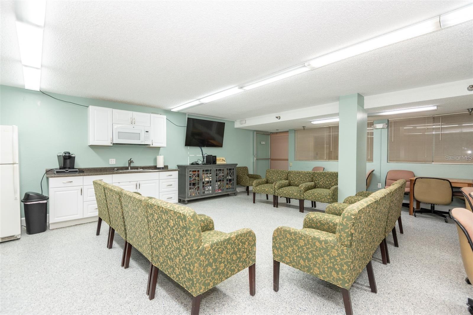 CASTAWAY BEACH RESORT CONDO - Residential