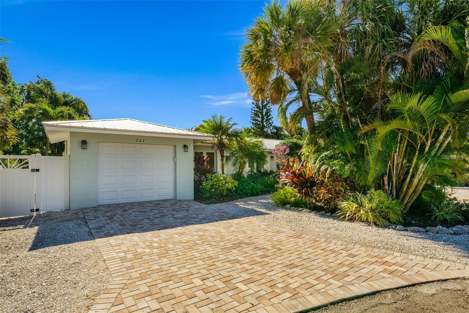 207 PEACOCK LANE