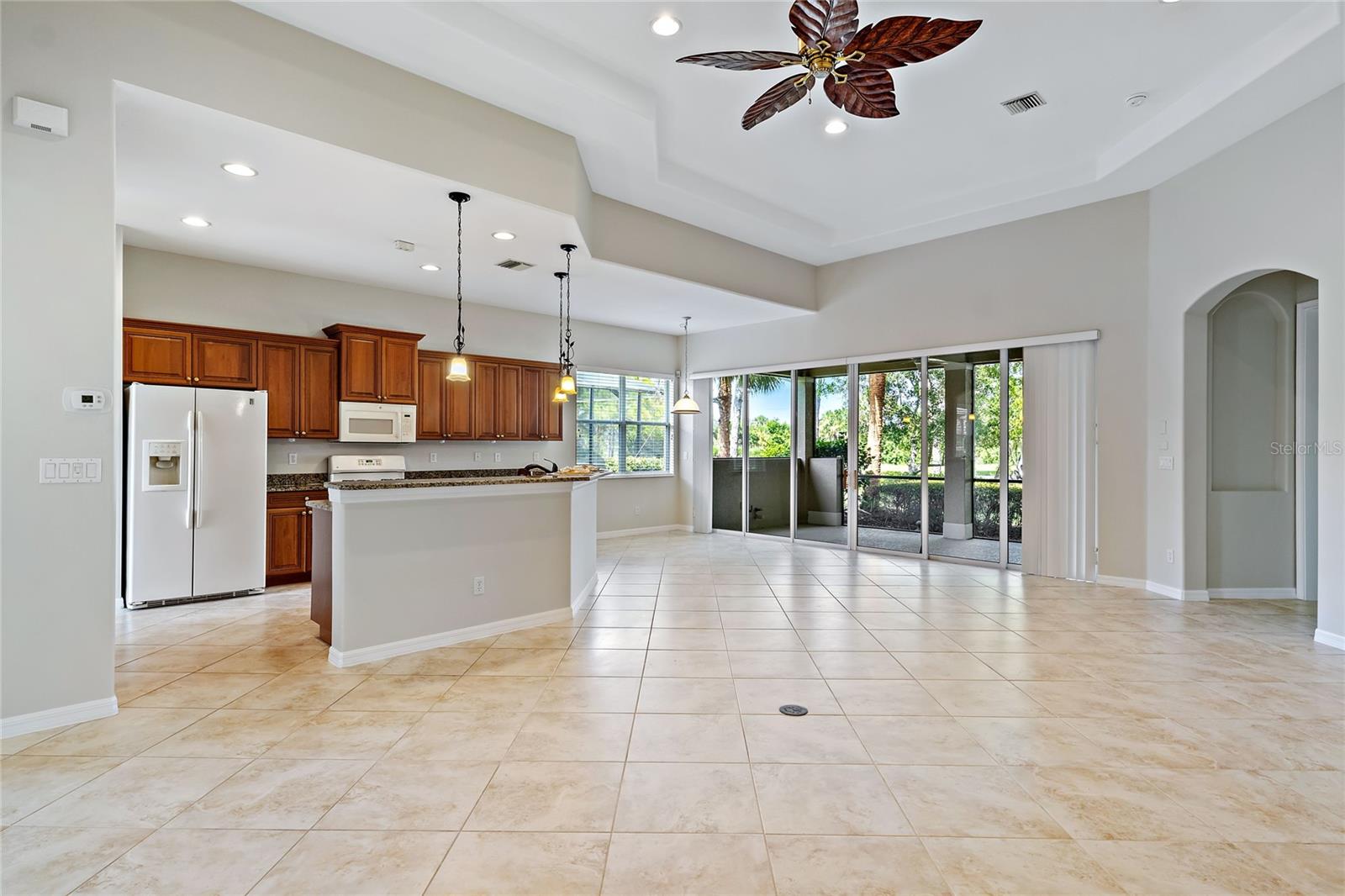 VENETIAN GOLF & RIVER CLUB PHA - Residential Lease