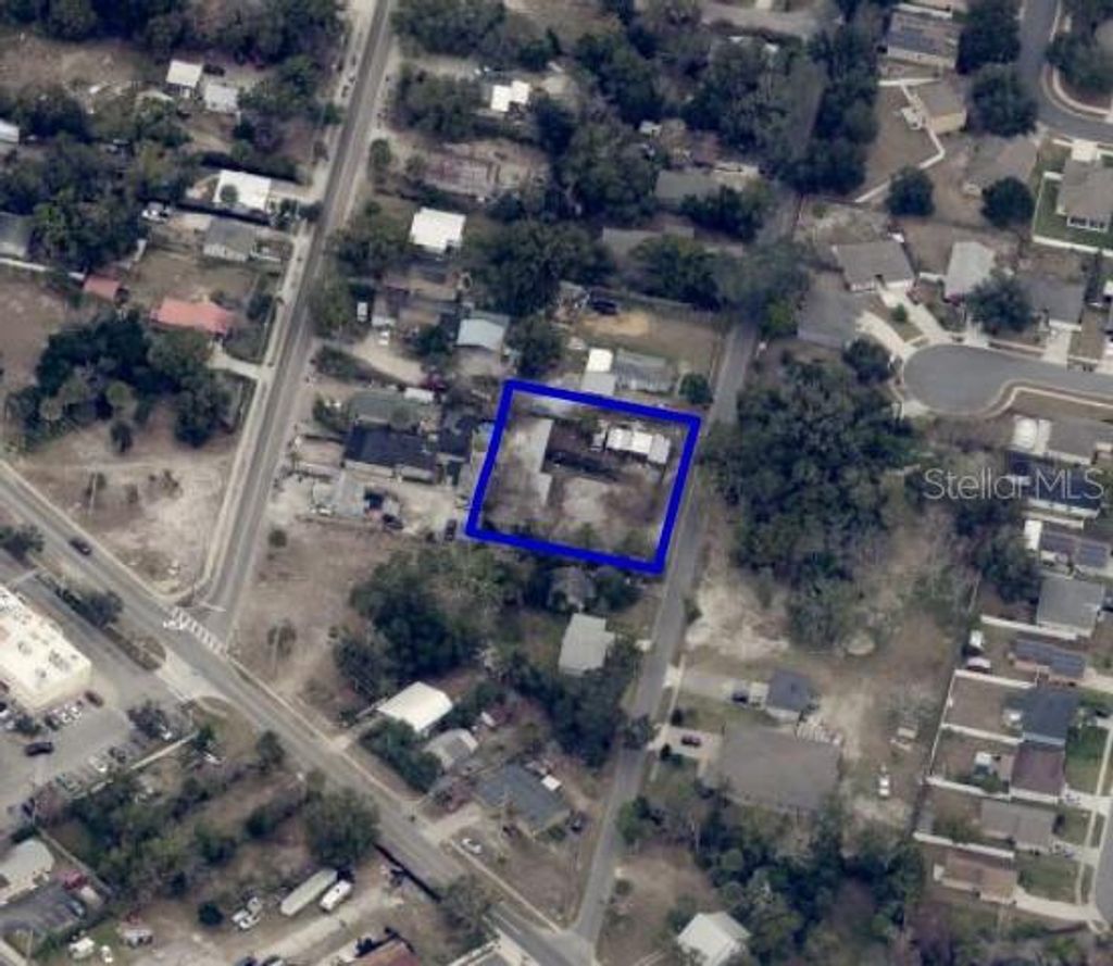 Photo of 210 N New Hampshire Avenue, Apopka, FL 32712 (MLS # OM728170)