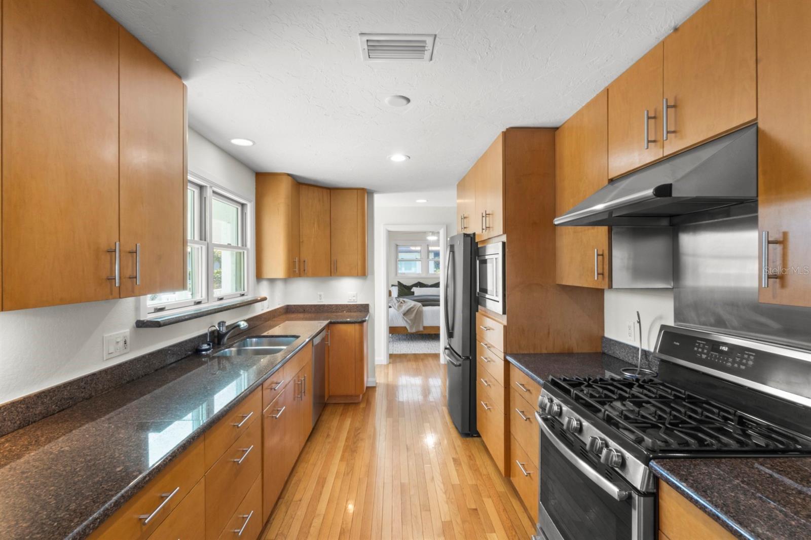 LONGBEACH ON LONGBOAT KEY - Residential