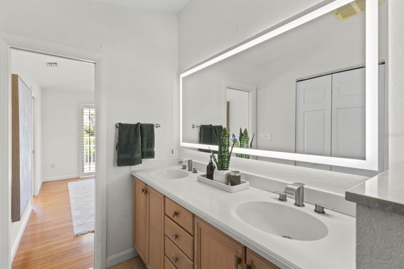 LONGBEACH ON LONGBOAT KEY - Residential