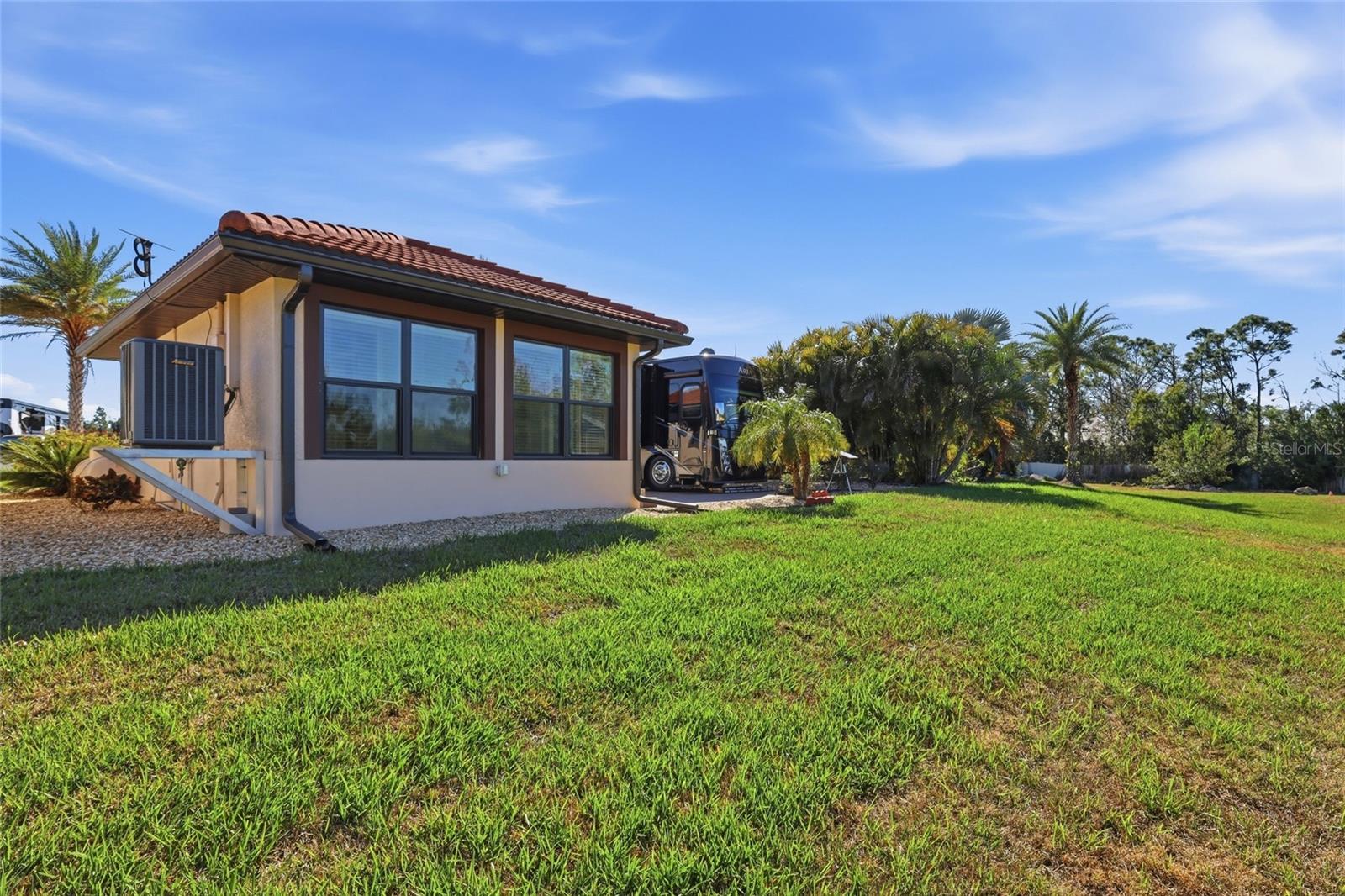 MYAKKA RIVER MOTORCOACH RESIDENCE - Residential