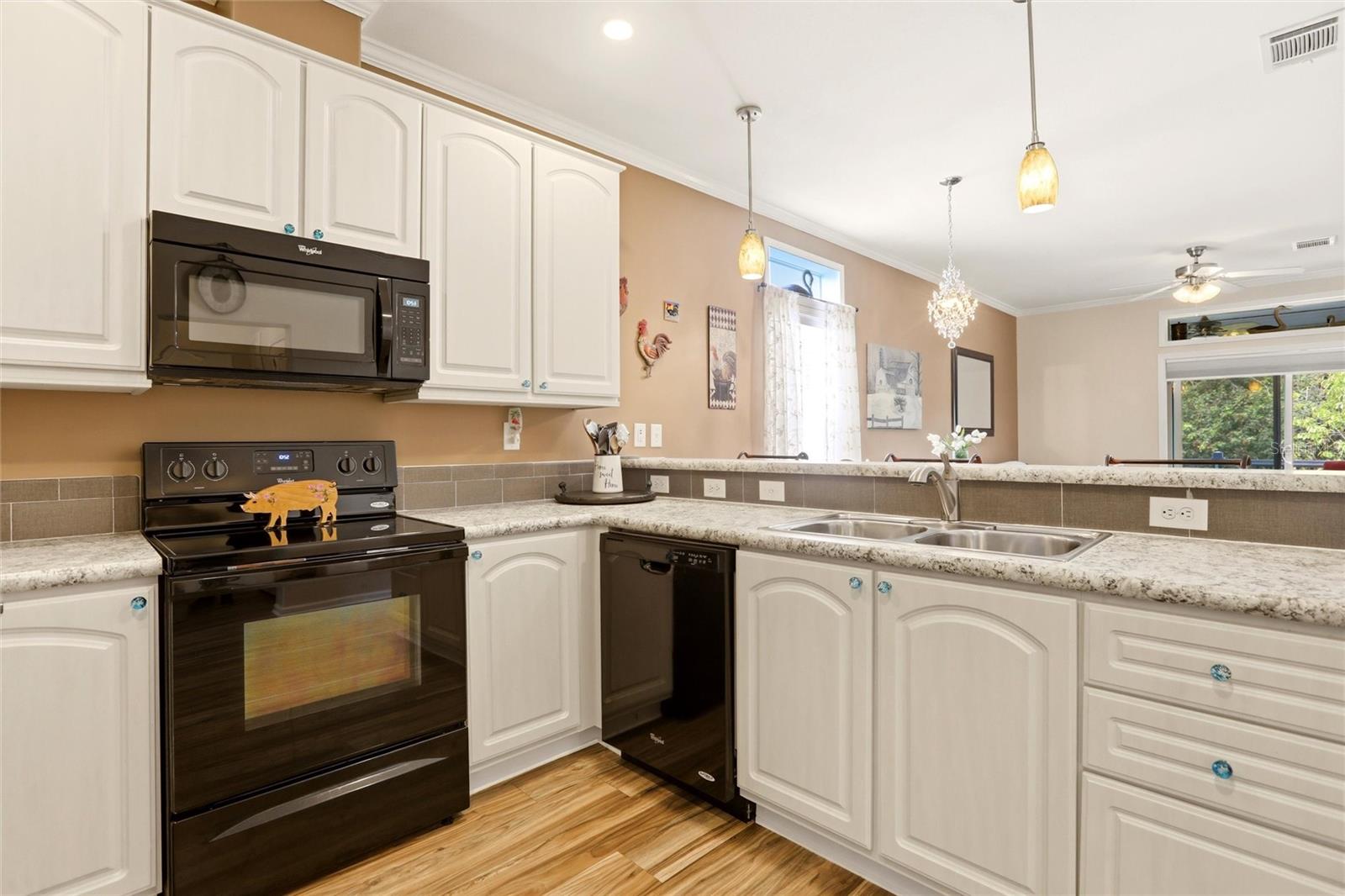 BUTTONWOOD VILLAGE - Residential