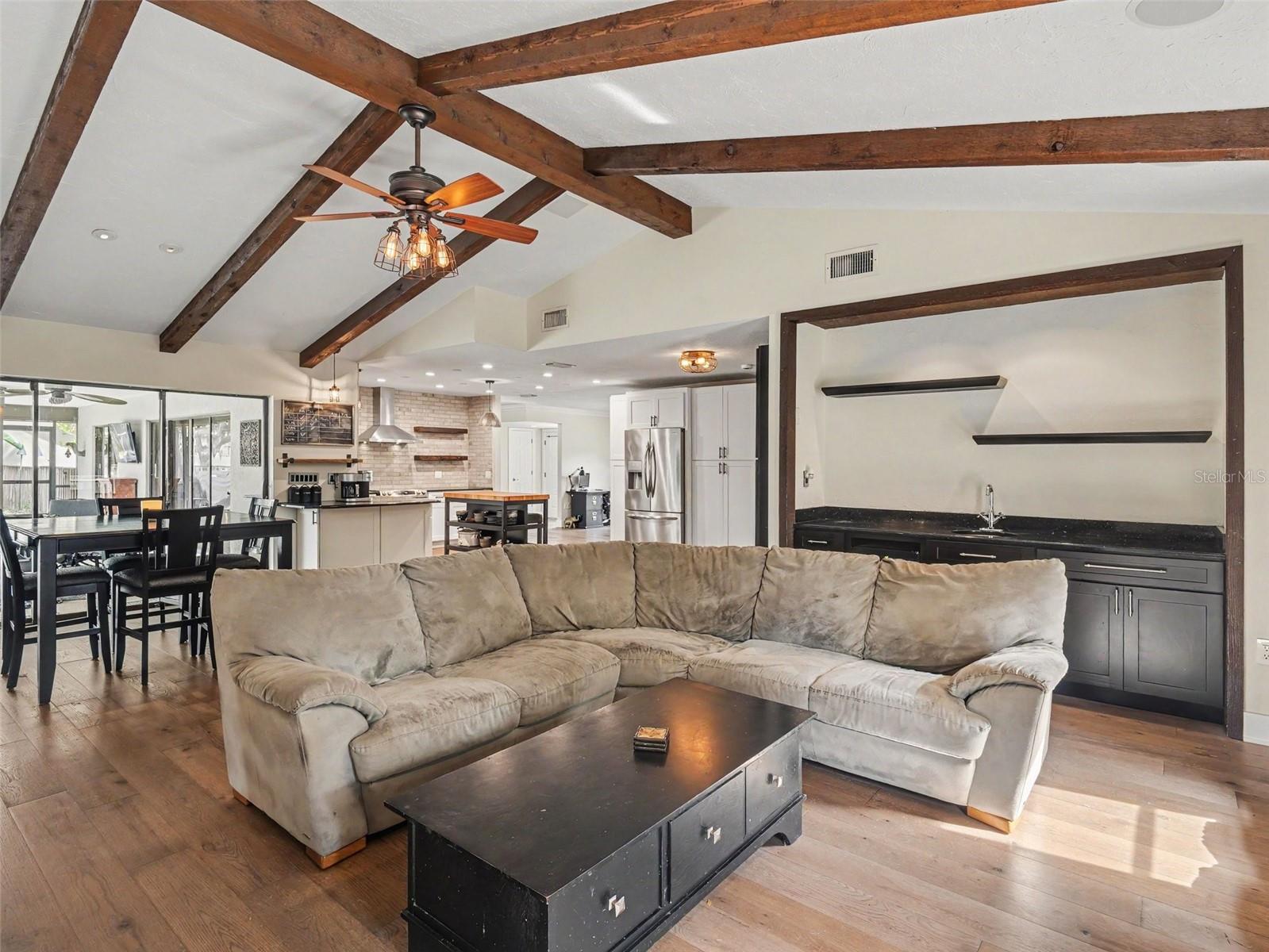 3911 COUNTRY VIEW CIR