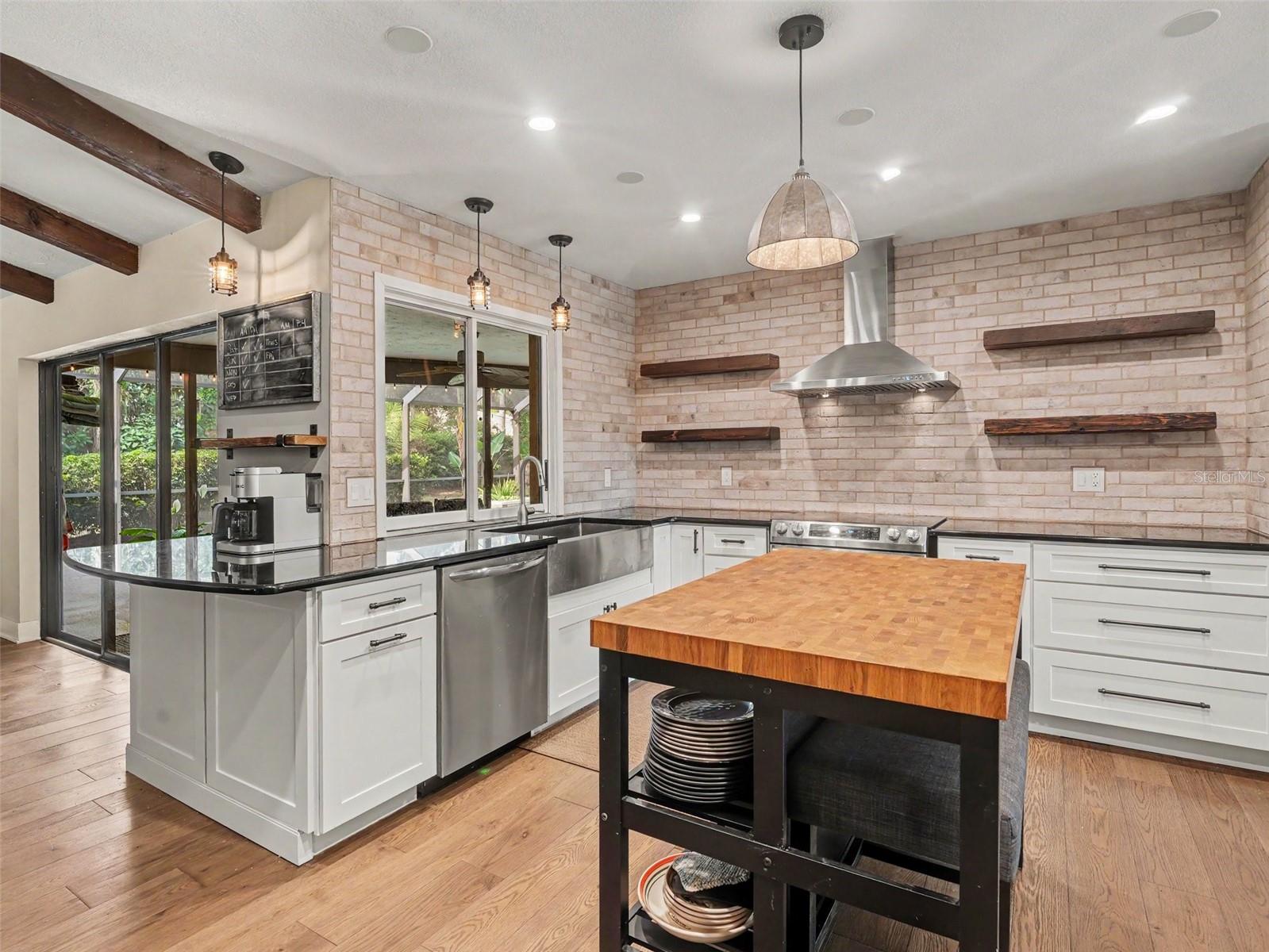 3911 COUNTRY VIEW CIR