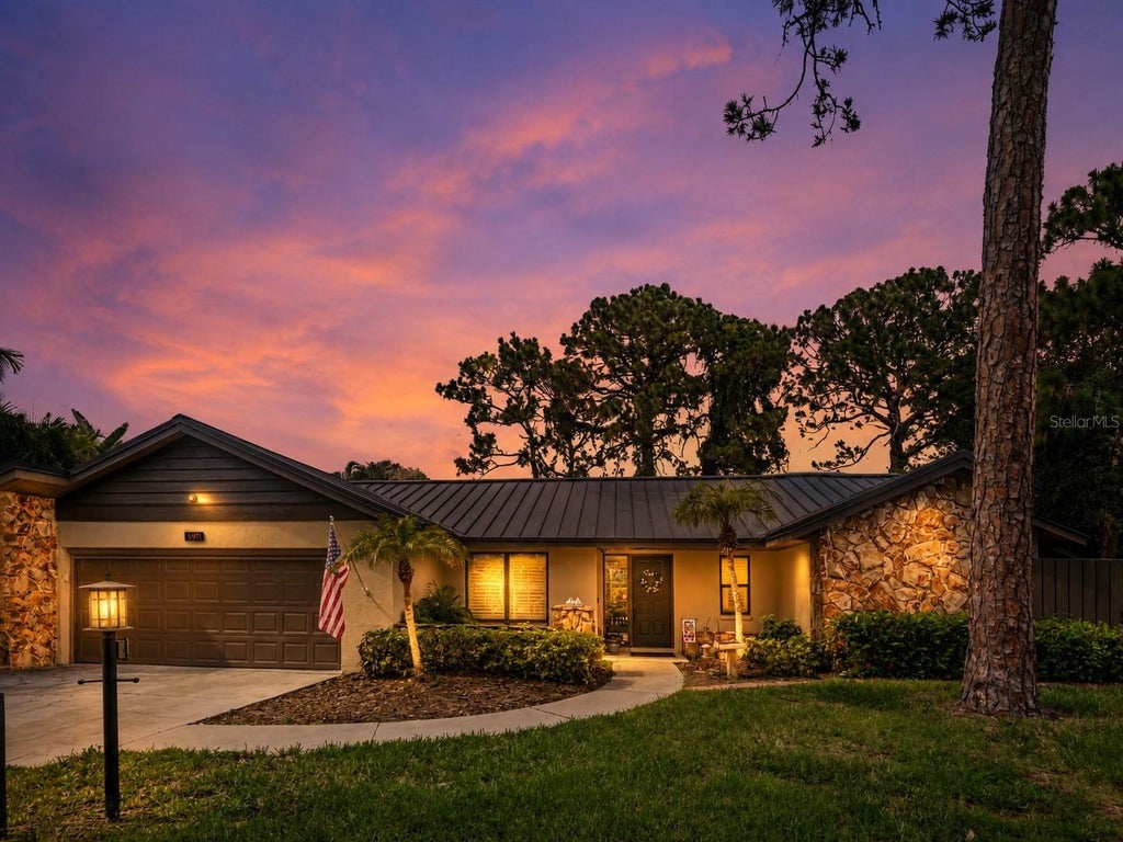 Photo of 3911 Country View Cir, Sarasota, FL 34233 (MLS # TB8536509)