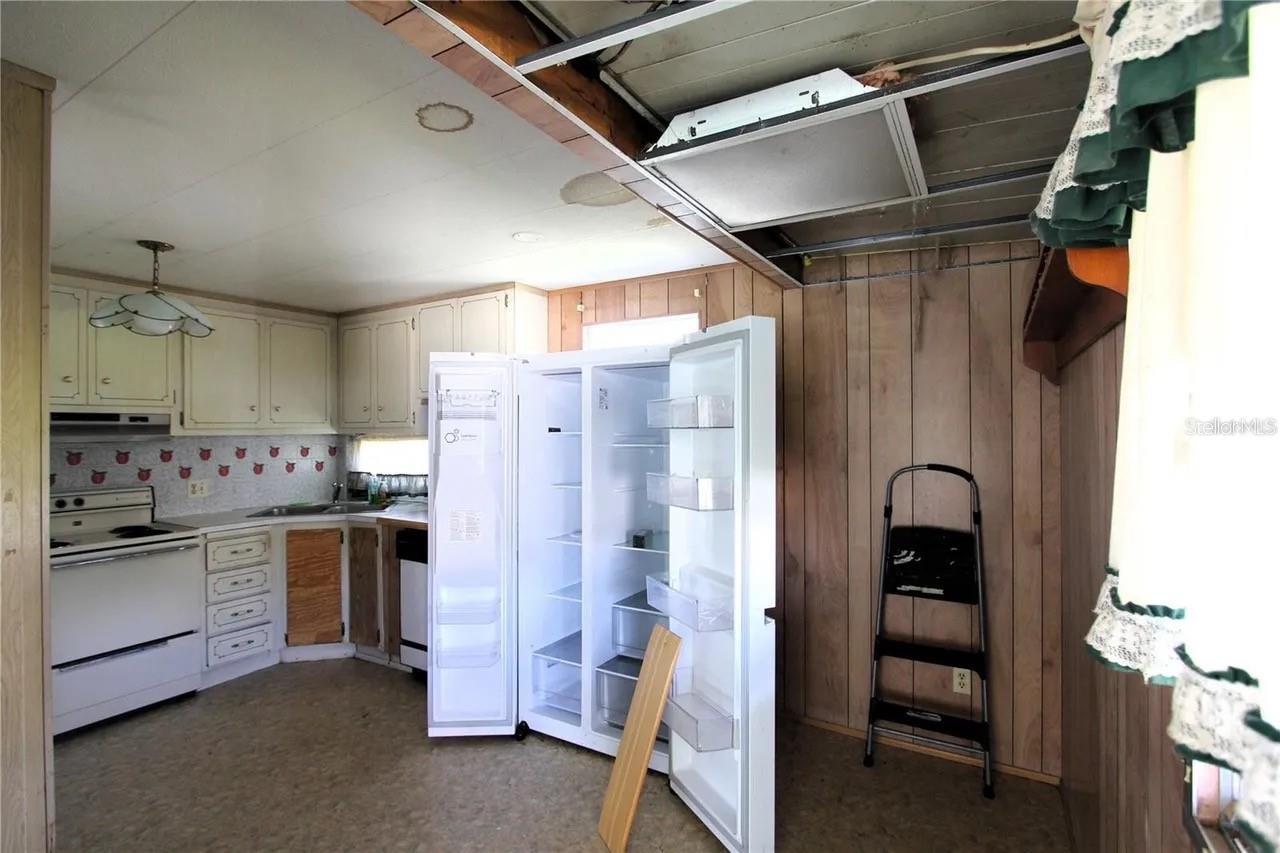 6021 RIDGEWOOD DRIVE