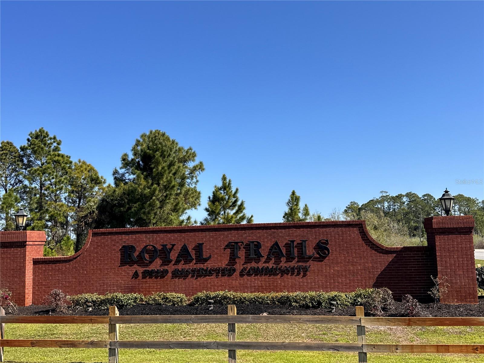 ROYAL TRAILS UNIT 01 - Residential