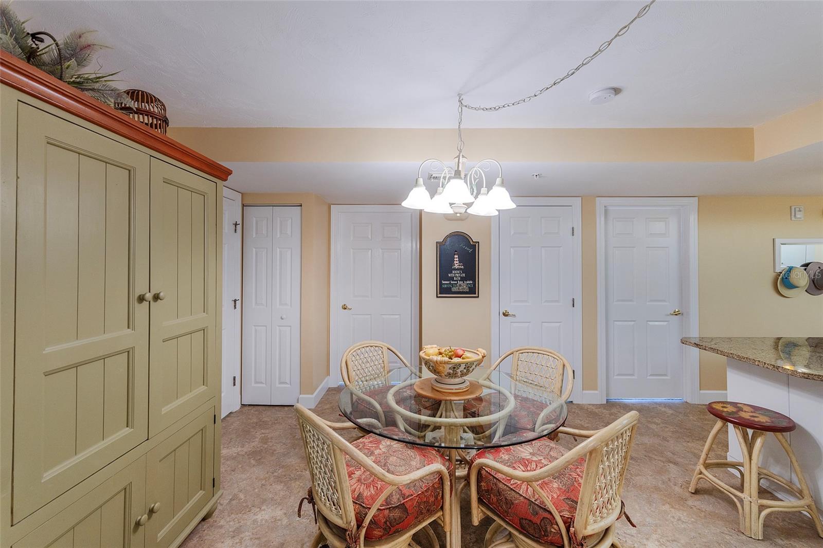 TOWERS 09 CONDO - Residential