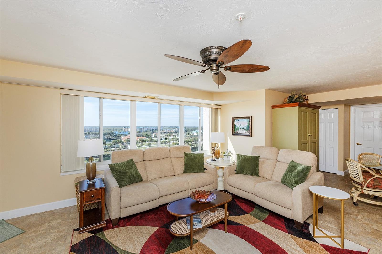 TOWERS 09 CONDO - Residential