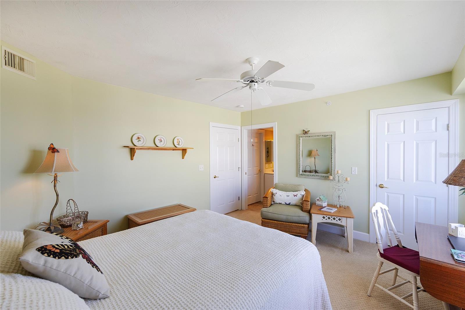 TOWERS 09 CONDO - Residential