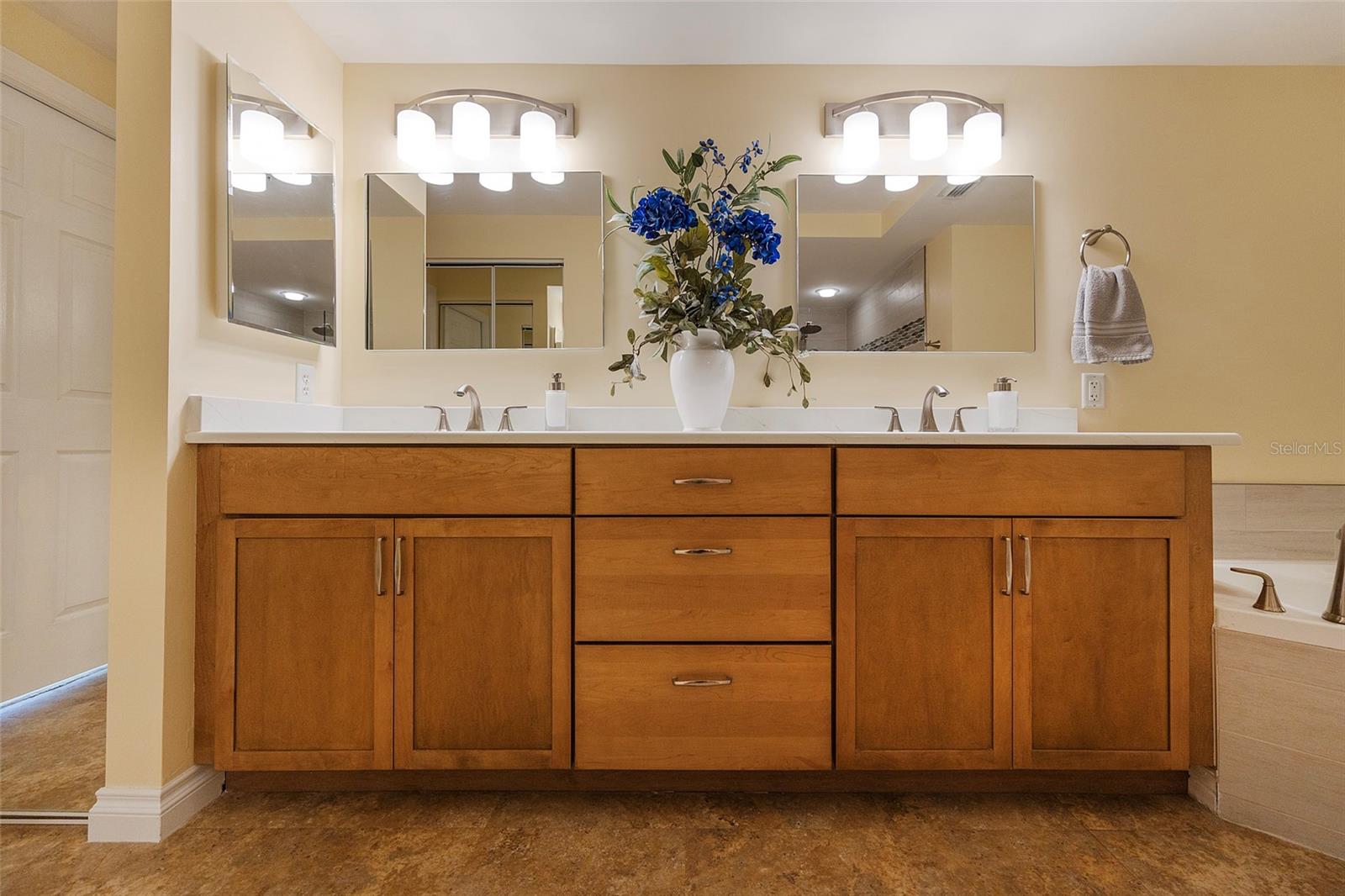 TOWERS 09 CONDO - Residential