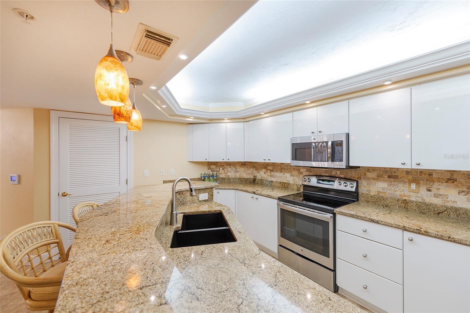 TOWERS 09 CONDO - Residential