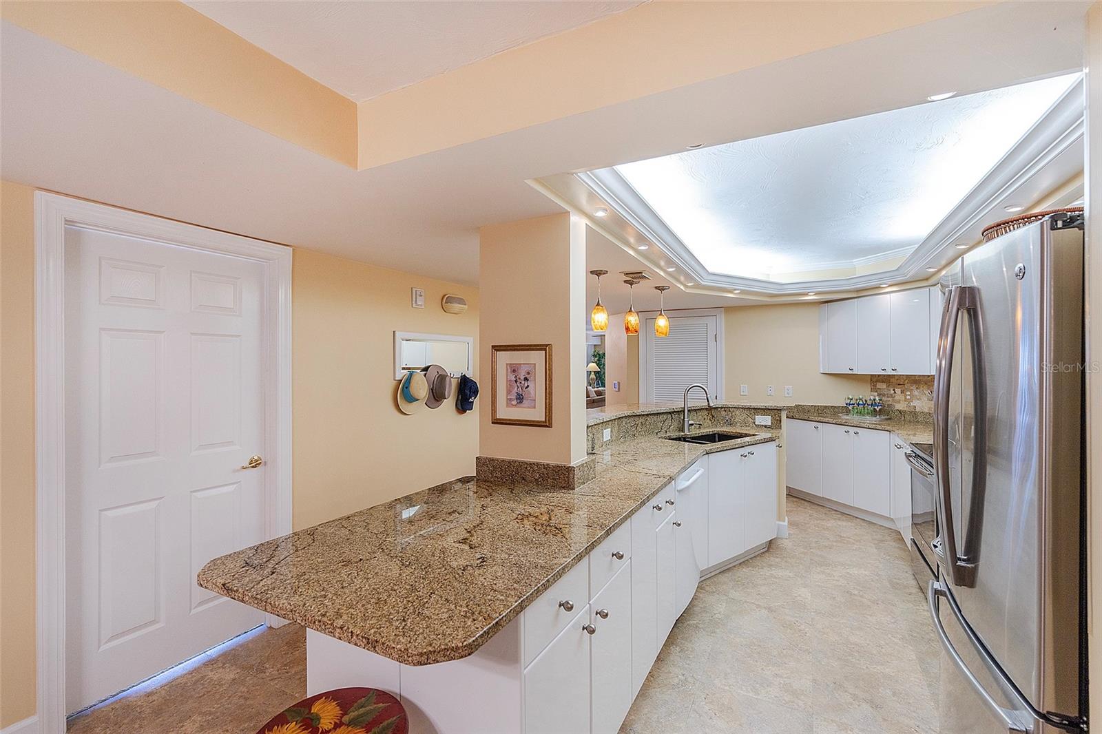 TOWERS 09 CONDO - Residential