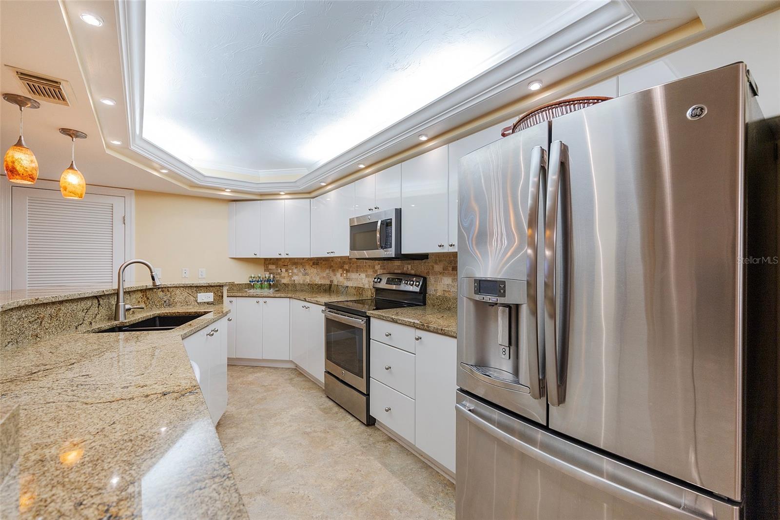 TOWERS 09 CONDO - Residential