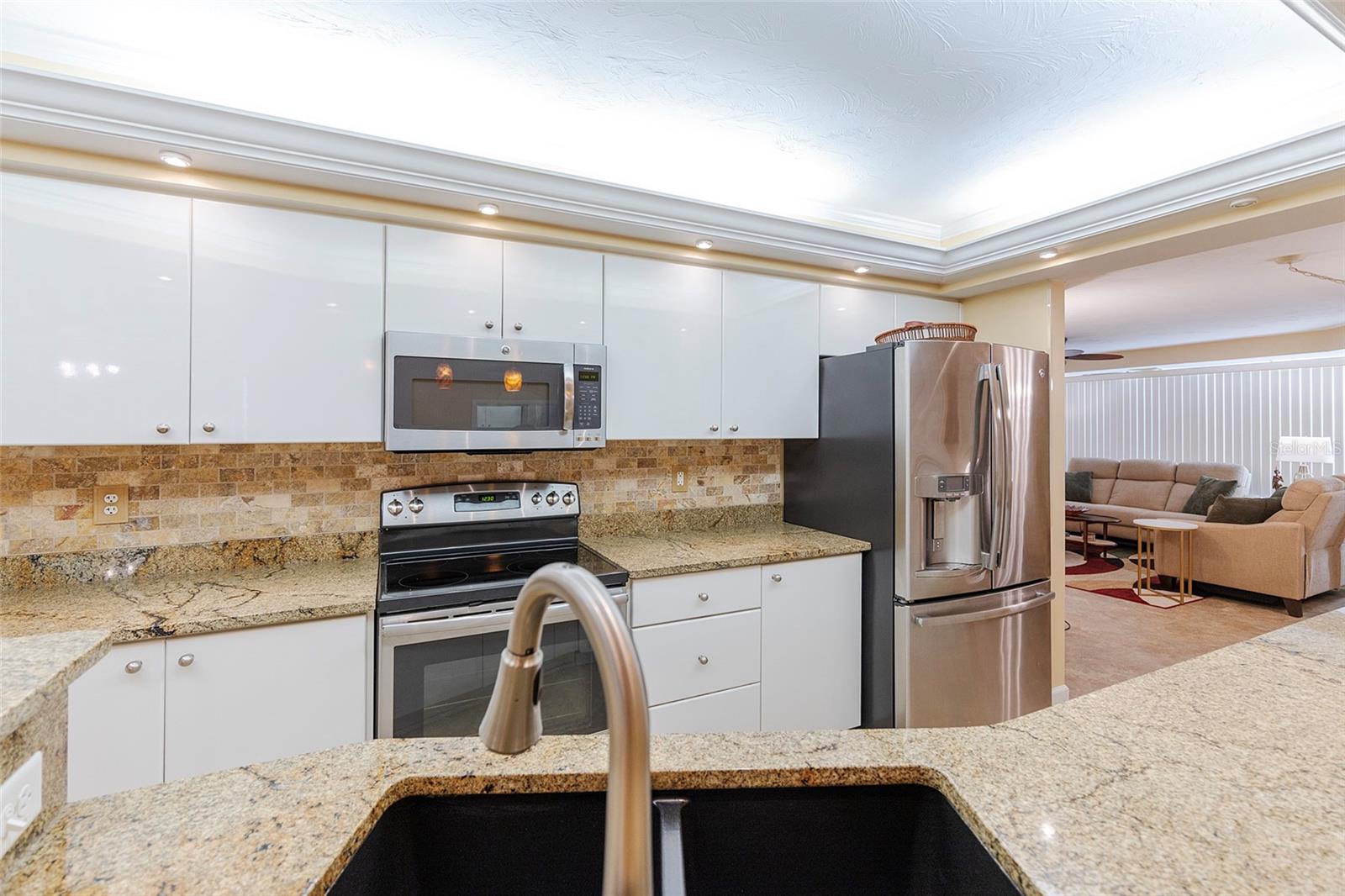 TOWERS 09 CONDO - Residential