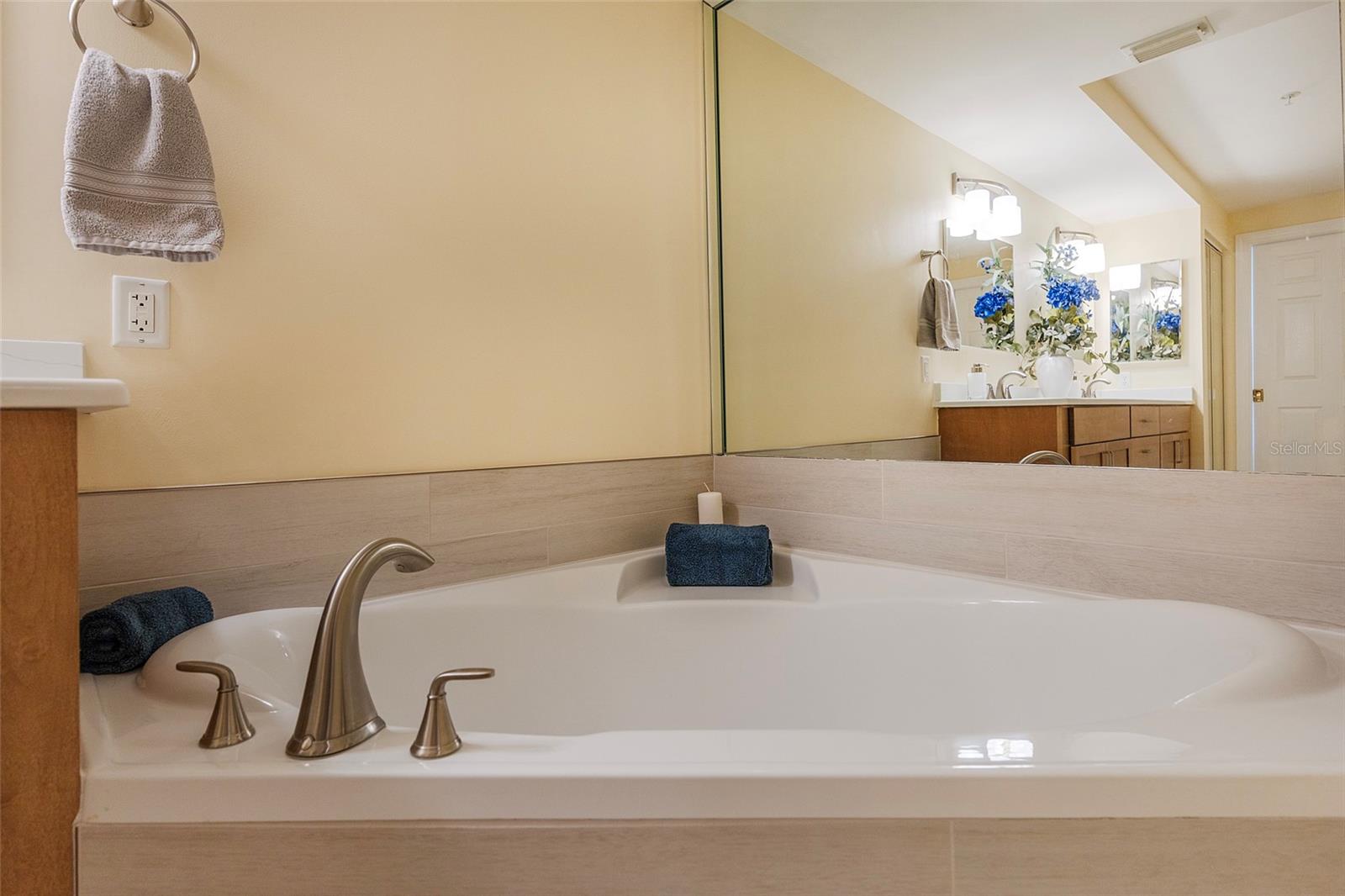 TOWERS 09 CONDO - Residential