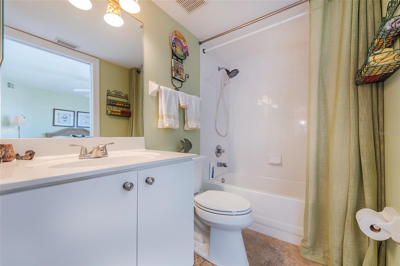 TOWERS 09 CONDO - Residential