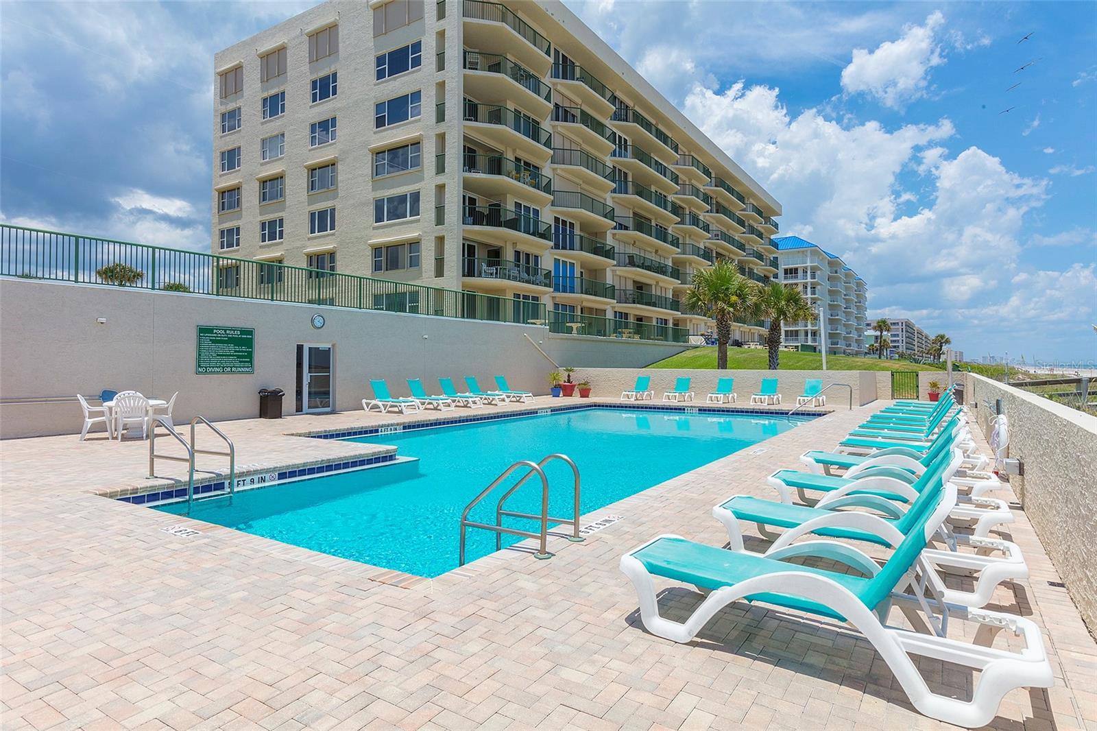 TOWERS 09 CONDO - Residential