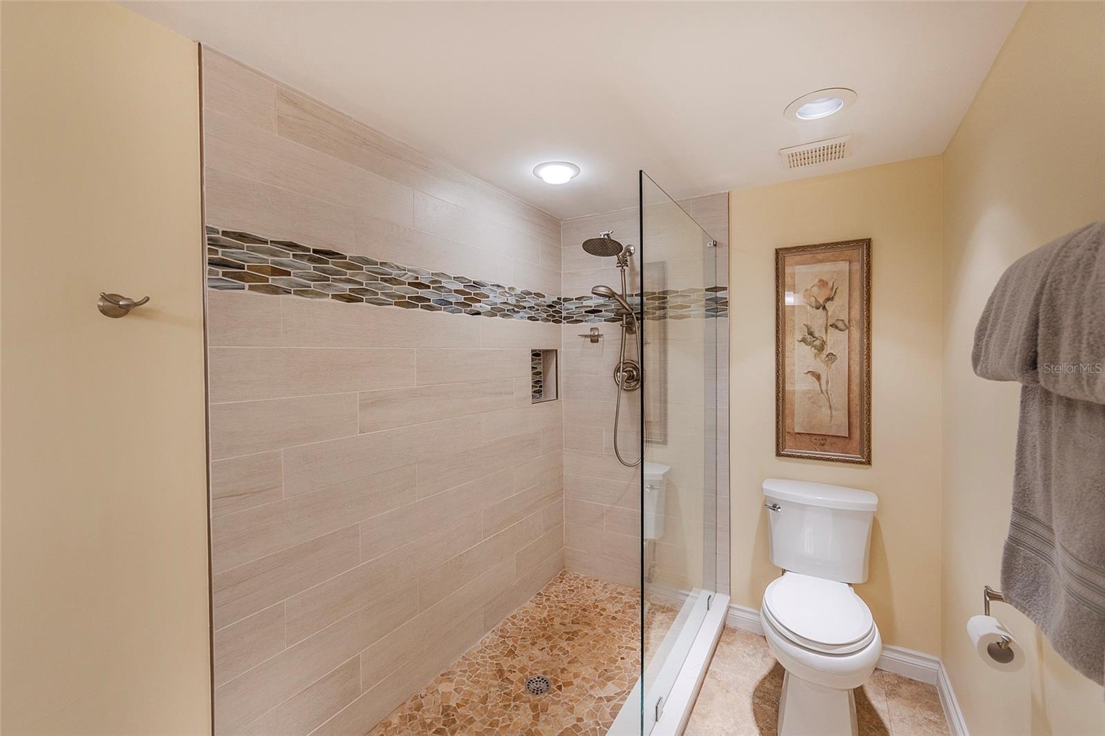 TOWERS 09 CONDO - Residential