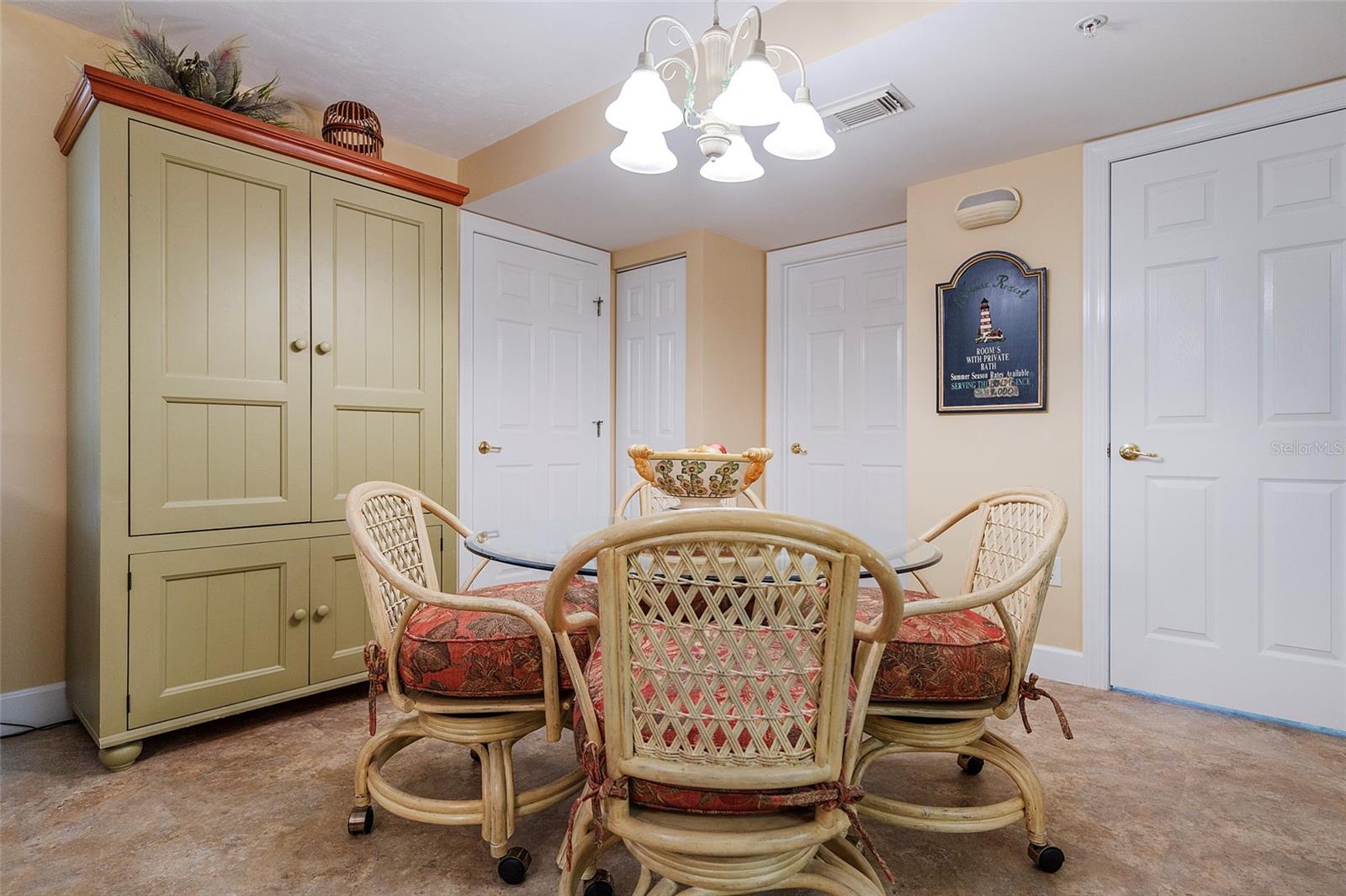 TOWERS 09 CONDO - Residential