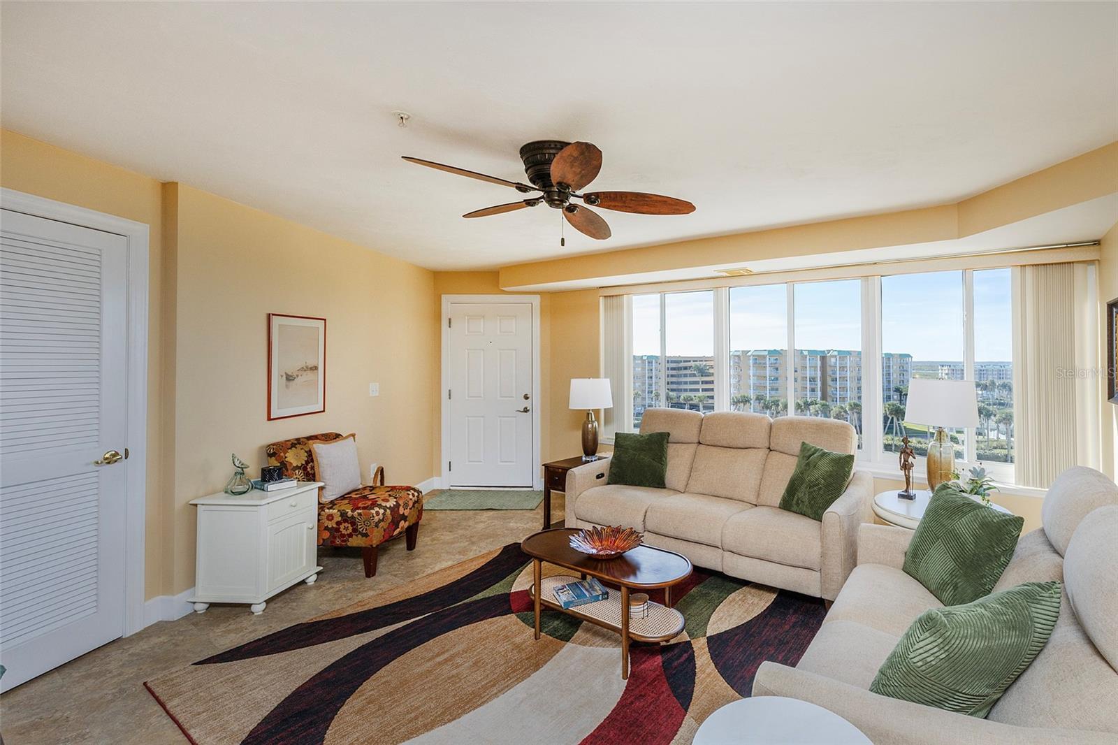 TOWERS 09 CONDO - Residential