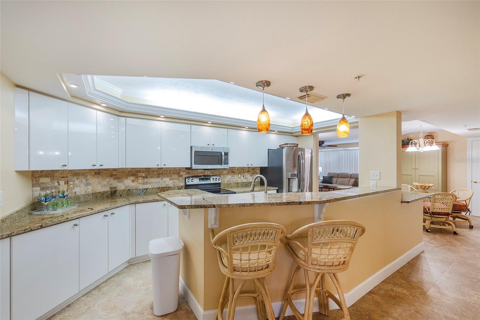 TOWERS 09 CONDO - Residential