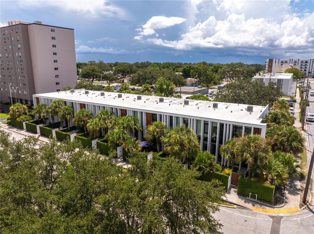 Photo of 154 2nd Street St SW #Unit 7, Winter Haven, FL 33880 (MLS # L4961765)