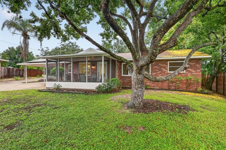 Photo 1 of 27 — 552 HIGHLAND DRIVE, EUSTIS, FL 32726