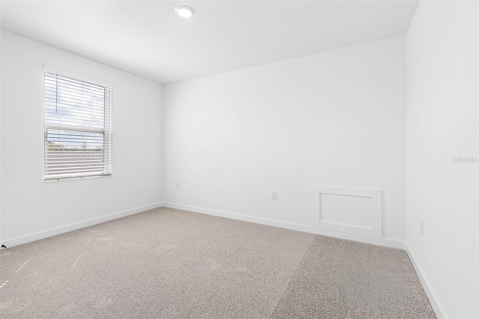 ROYAL HIGHLANDS - Residential