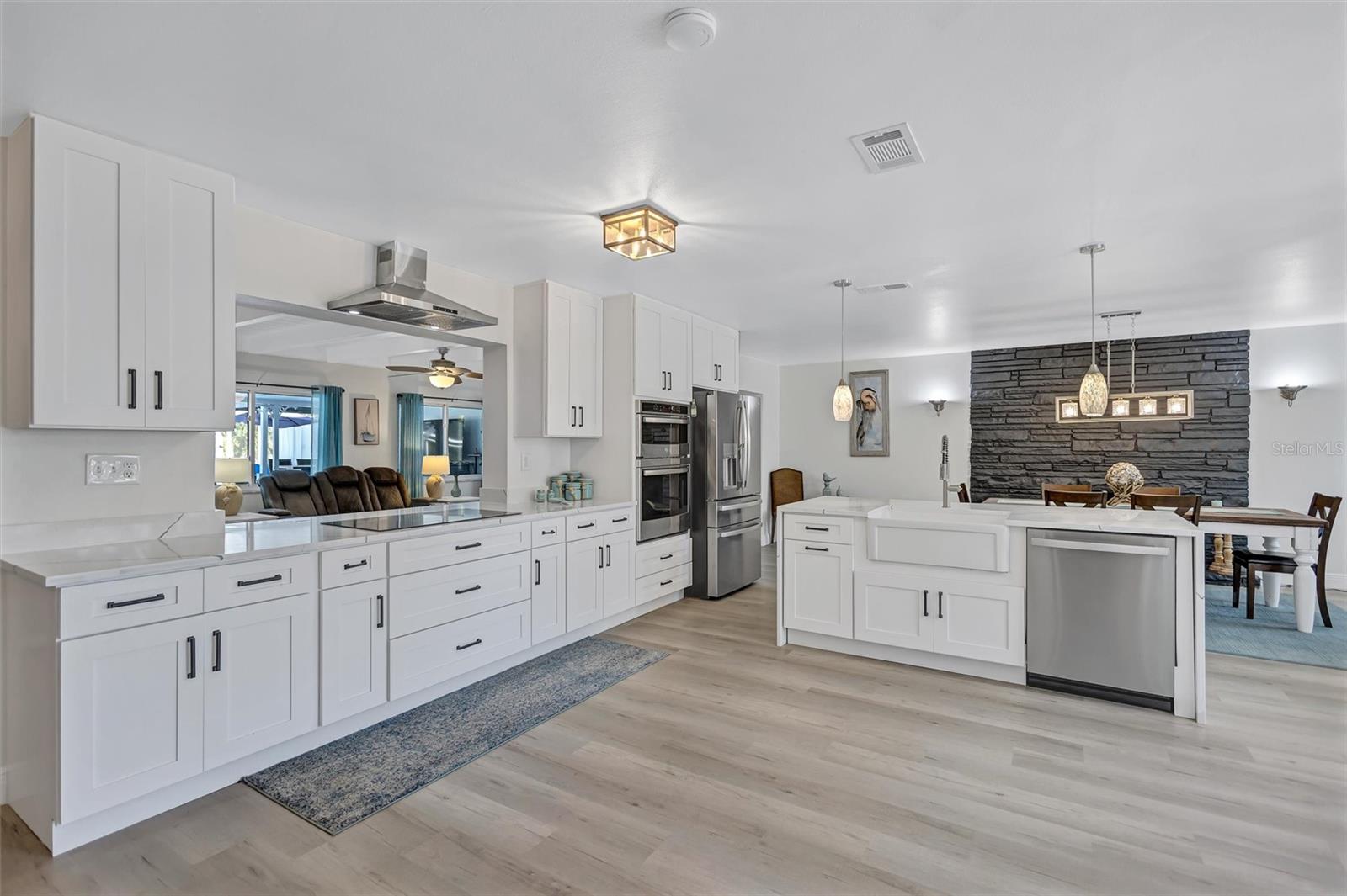 563 LEWIS BOULEVARD SE