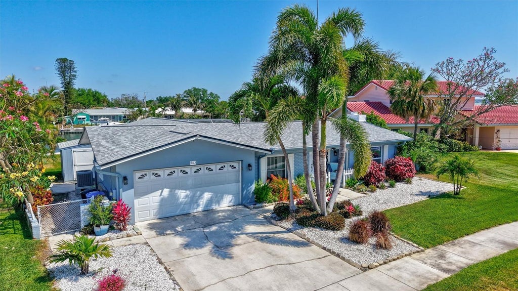 Photo of 563 Lewis Boulevard SE, St Petersburg, FL 33705 (MLS # TB8560989)