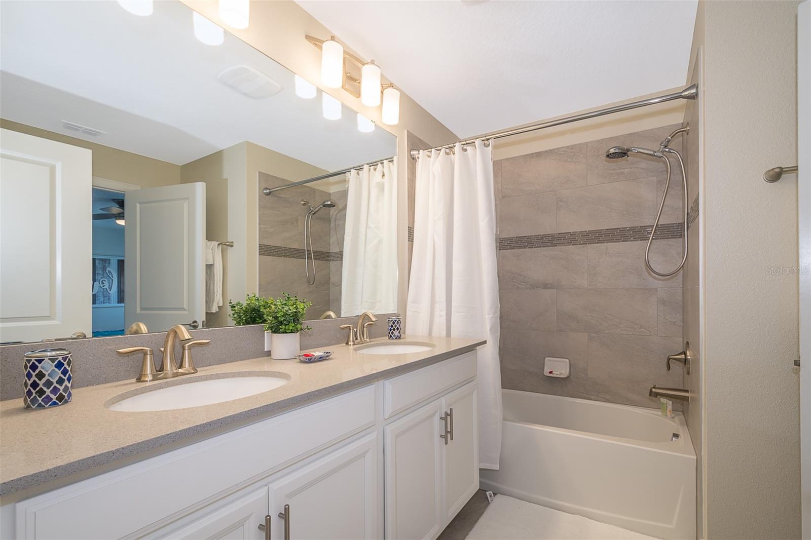 STOREY LAKE PH 3 - Residential Lease