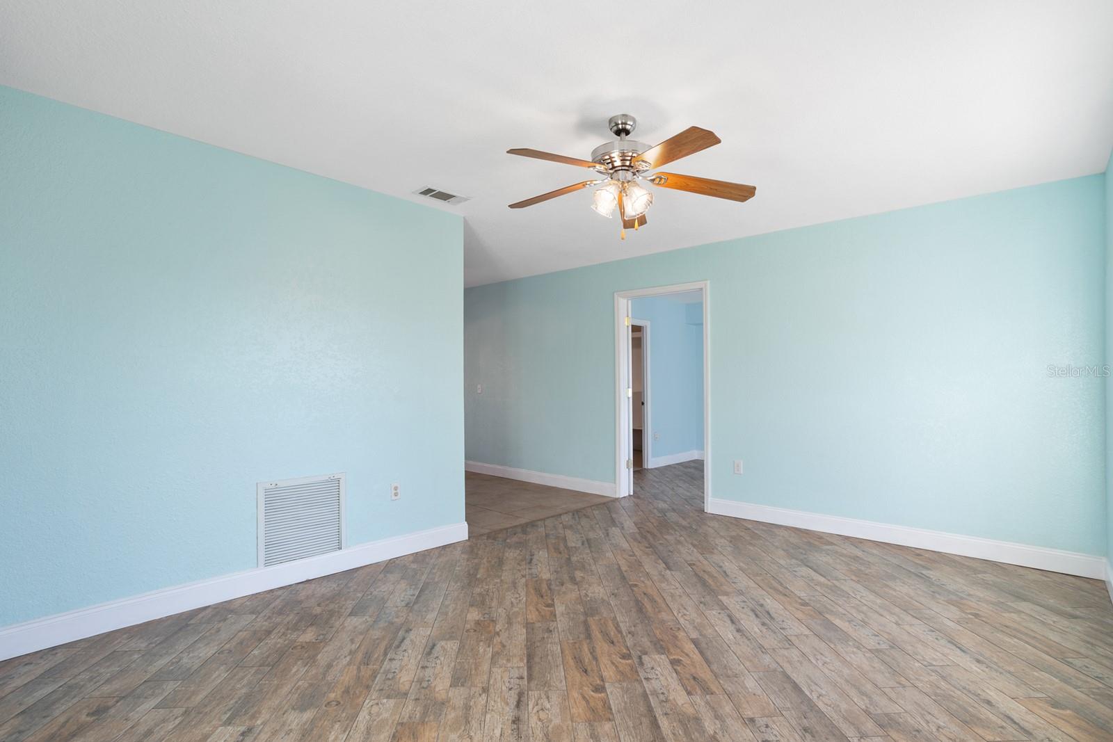 LADY LAKE APRIL HILLS - Residential