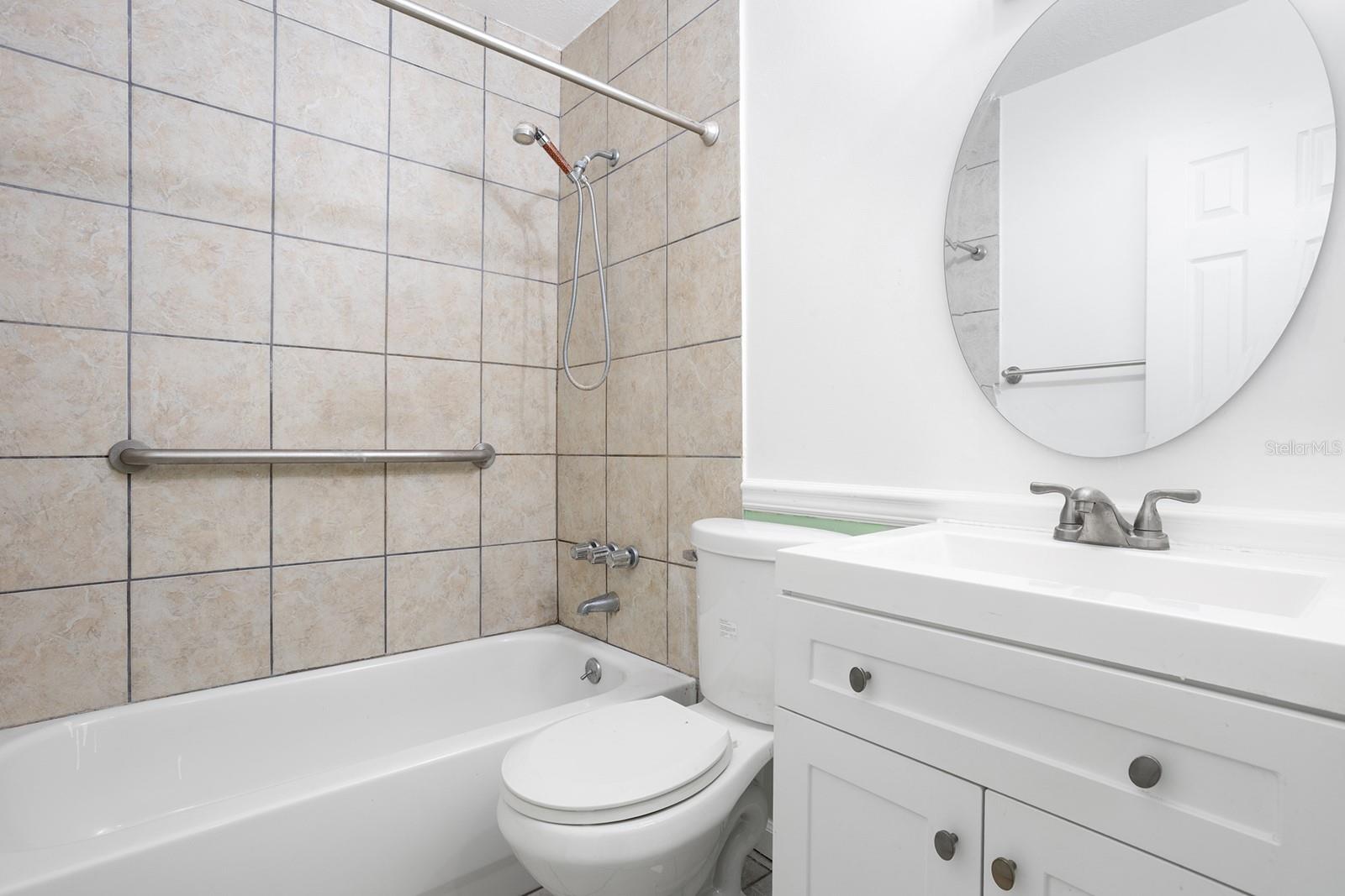 LADY LAKE APRIL HILLS - Residential