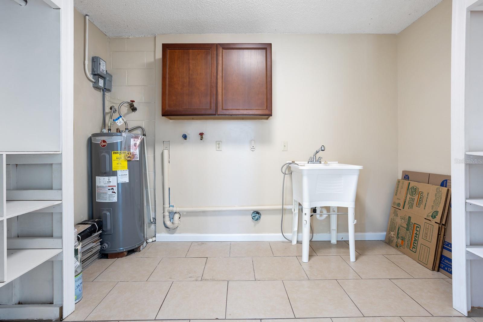 LADY LAKE APRIL HILLS - Residential