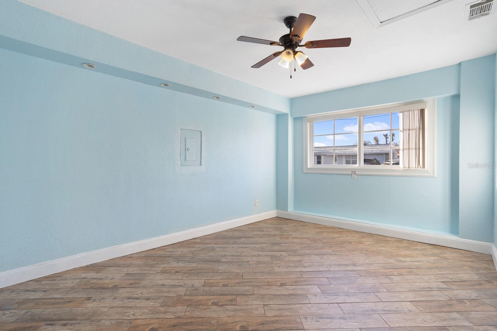 LADY LAKE APRIL HILLS - Residential