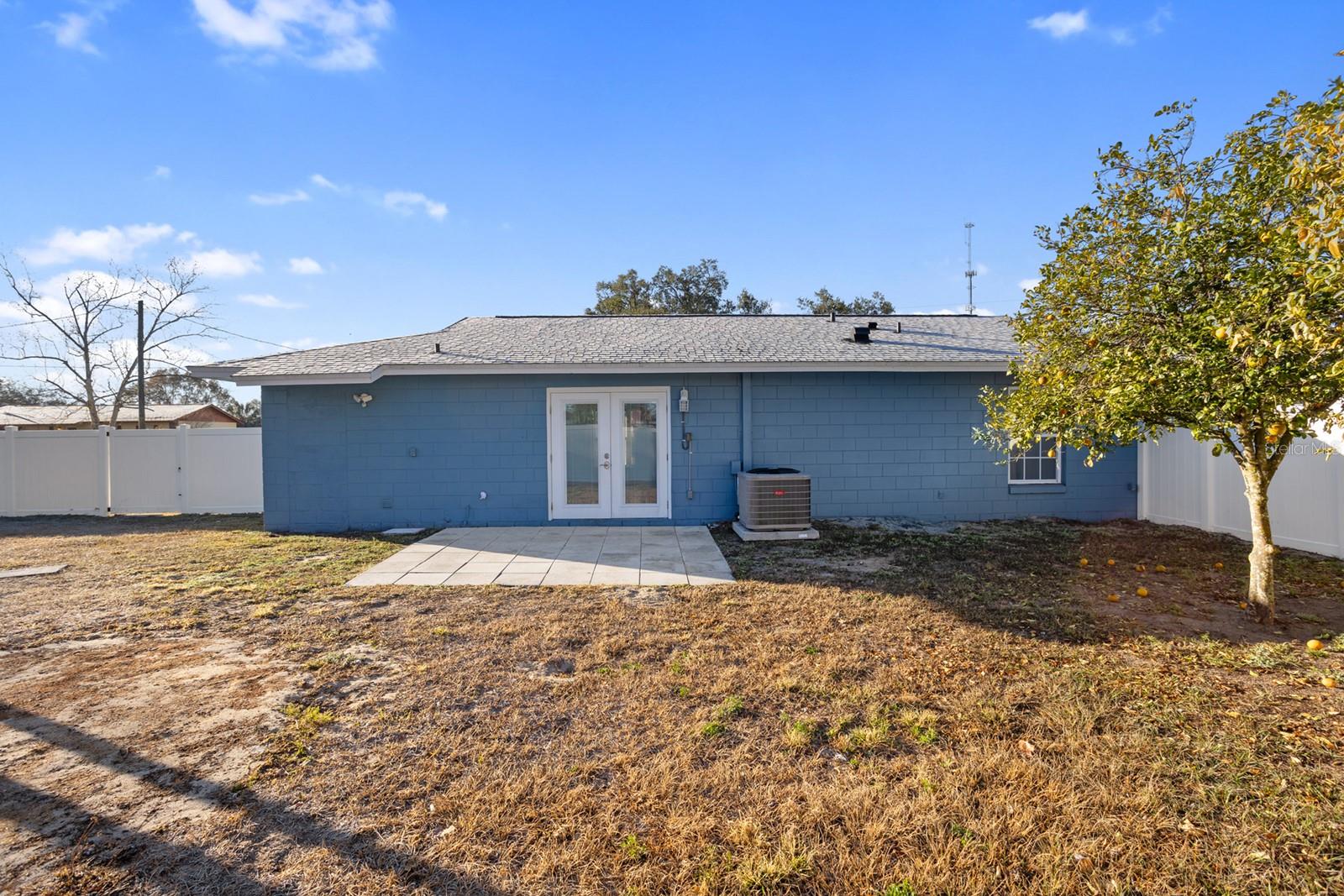 LADY LAKE APRIL HILLS - Residential