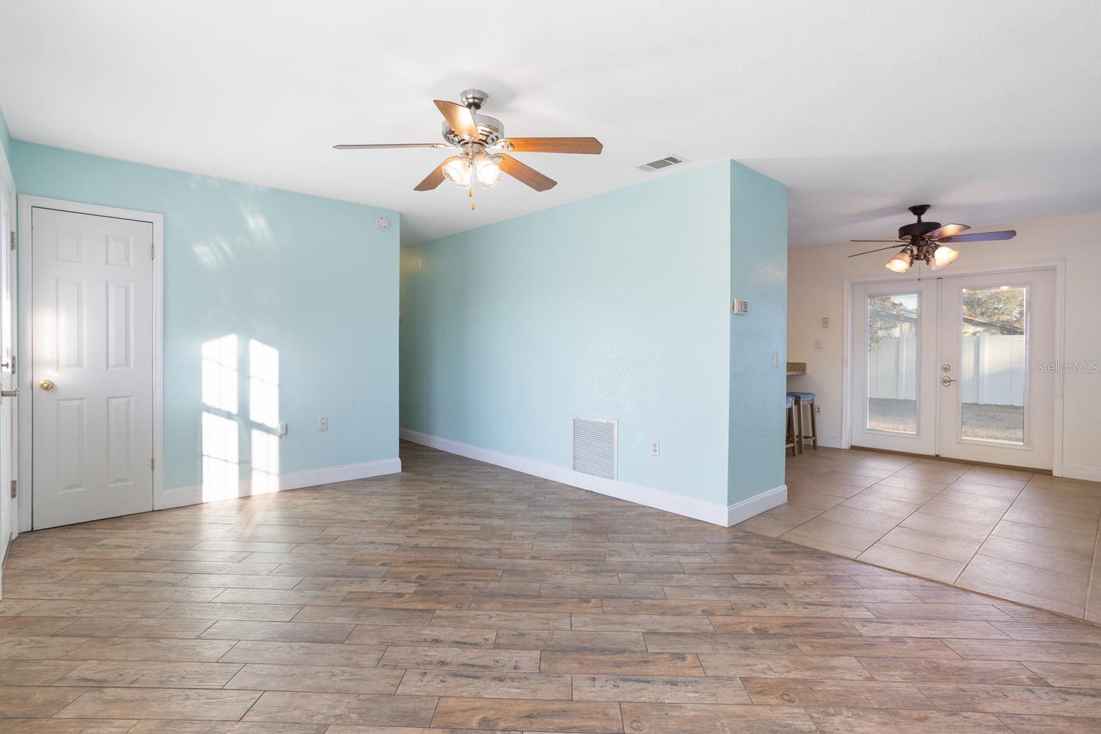 LADY LAKE APRIL HILLS - Residential